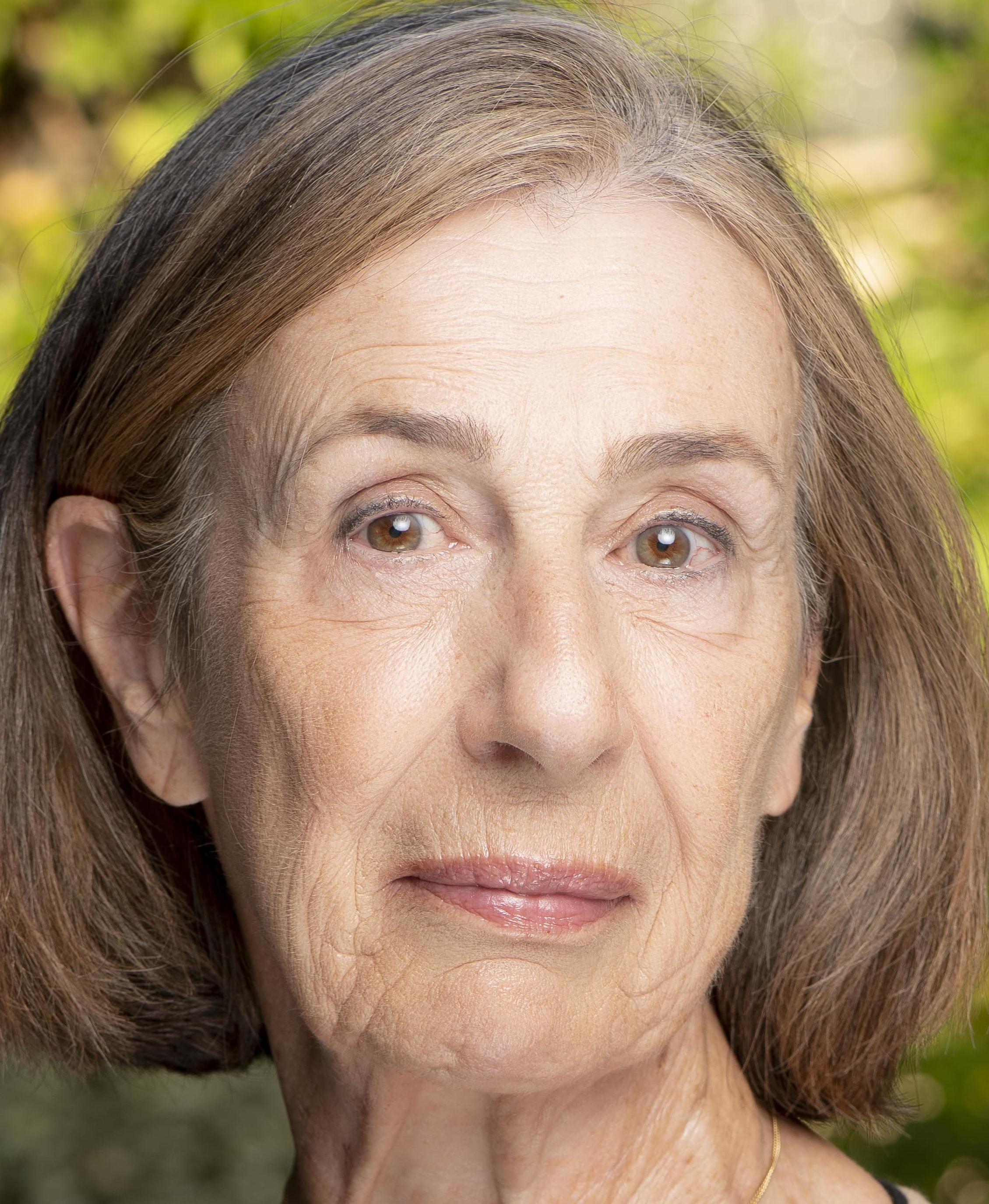 Dr Anne Vivien